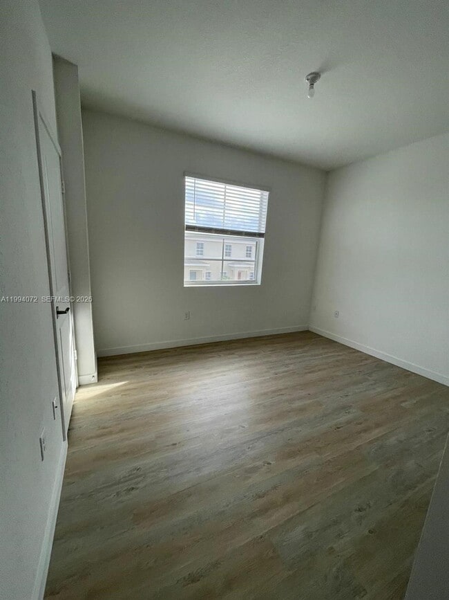 Building Photo - 456 NE 4th St