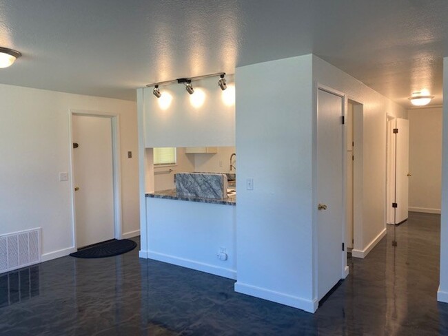 Building Photo - ARCATA! FULLY REMODELED 3 bedroom / 1.5 ba...