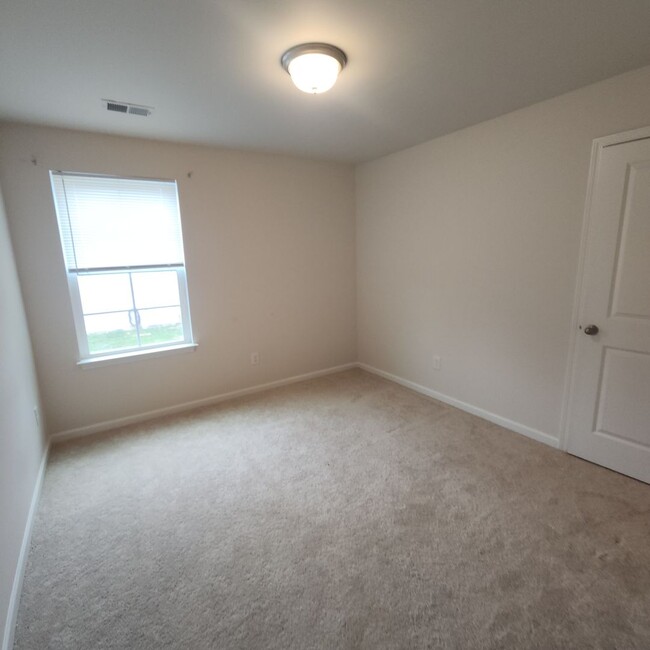 Building Photo - 4 Bedroom House with Double Garage FOR REN...