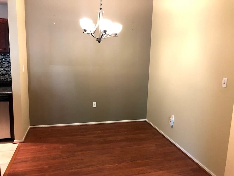 Building Photo - 13102 Wonderland Way