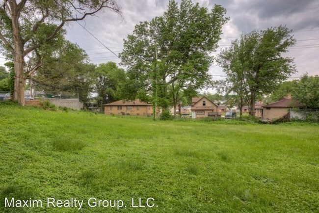 Building Photo - 4825 Ames Ave