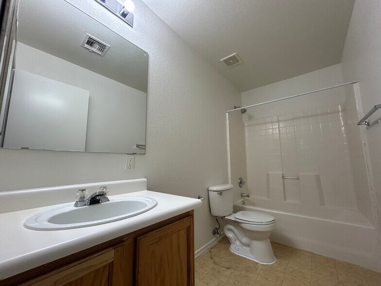 Building Photo - 7399 W Solano Dr S