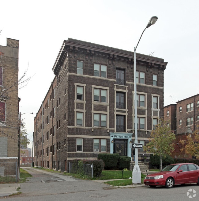 Building Photo - Henry St