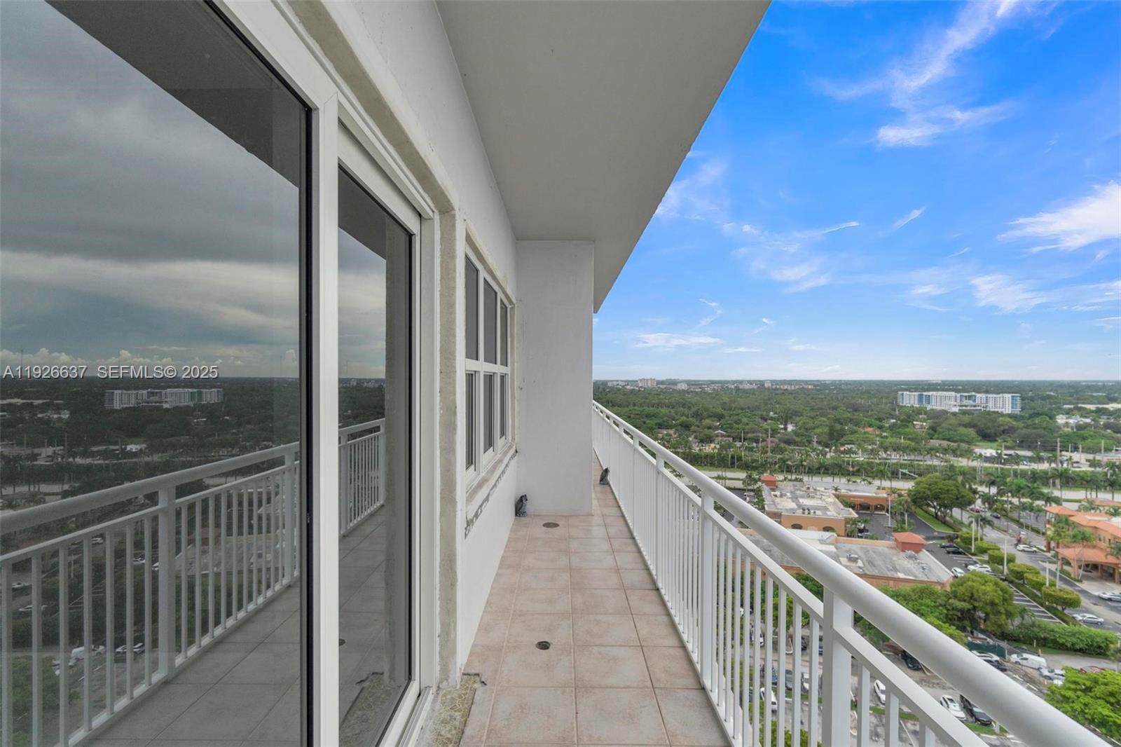 Building Photo - 18011 Biscayne Blvd