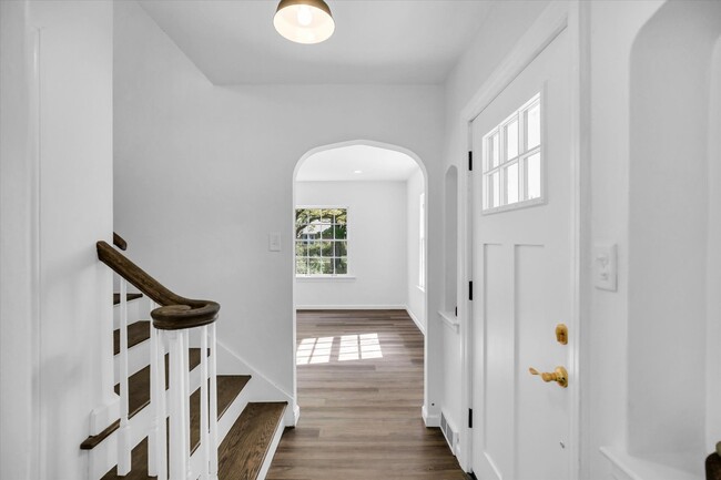 Building Photo - 1212 W Healey St