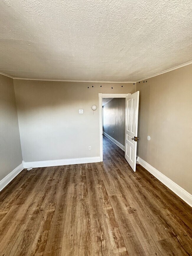 Building Photo - charming semi-detached Allentown home