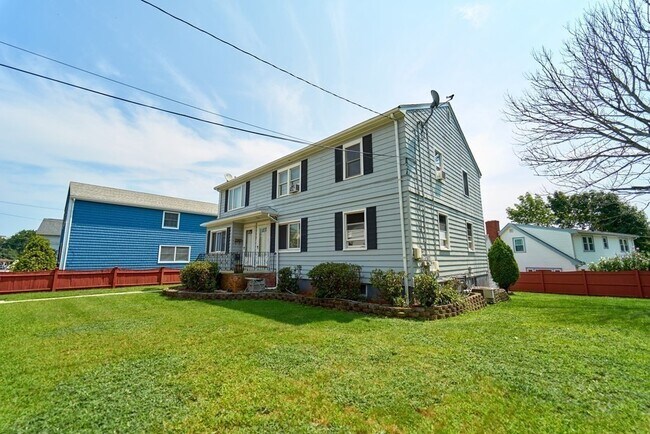 Building Photo - 1305 Salem St