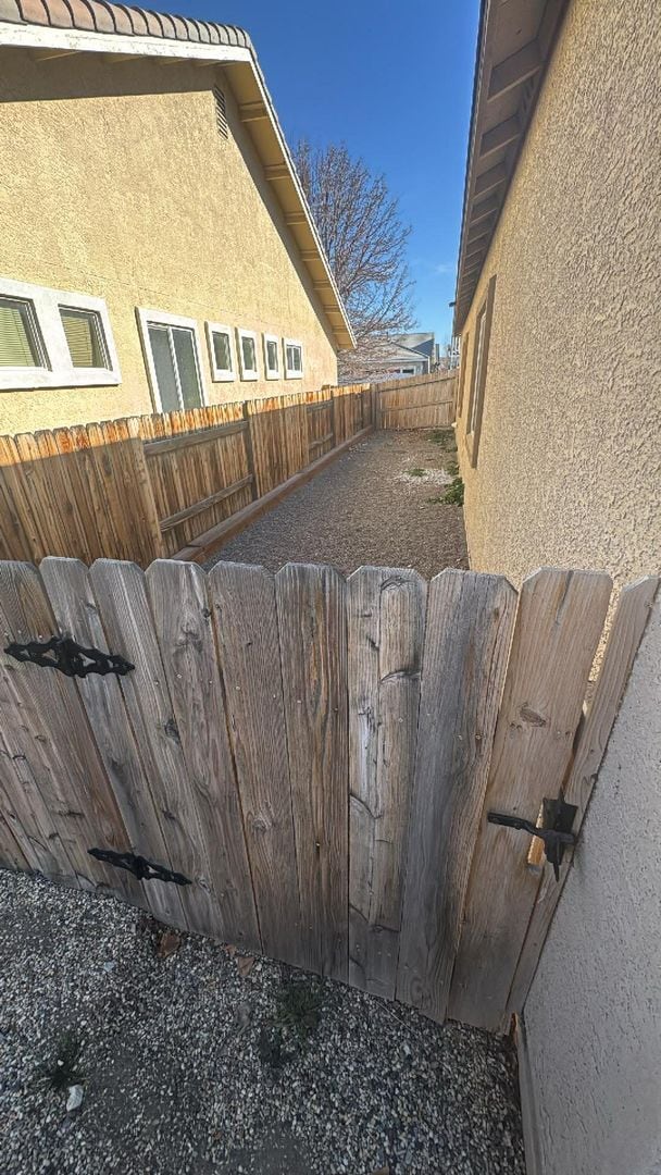 Building Photo - 4 Bedroom/2 Bath Home awaits you nestled in Fernley