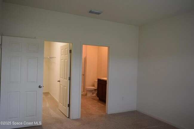 Building Photo - 620 Remington Green Dr SE
