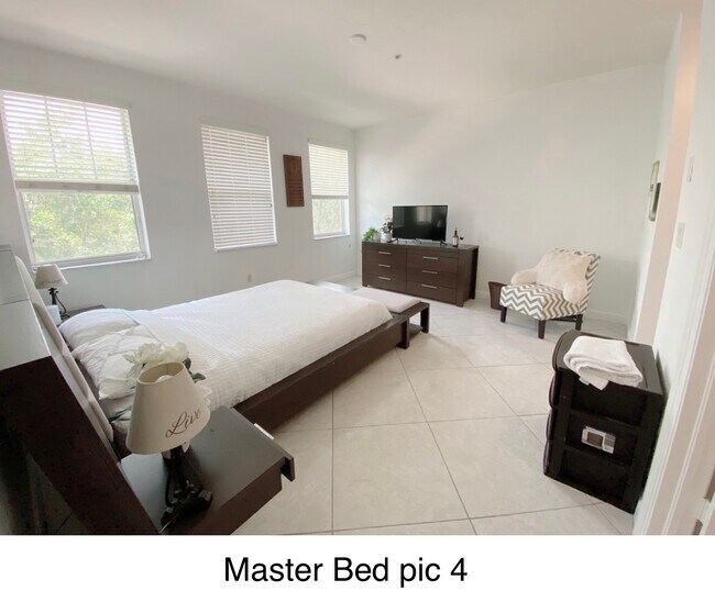 Building Photo - 750 Millbrae Ct