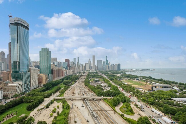 Building Photo - 1211 S Prairie Ave