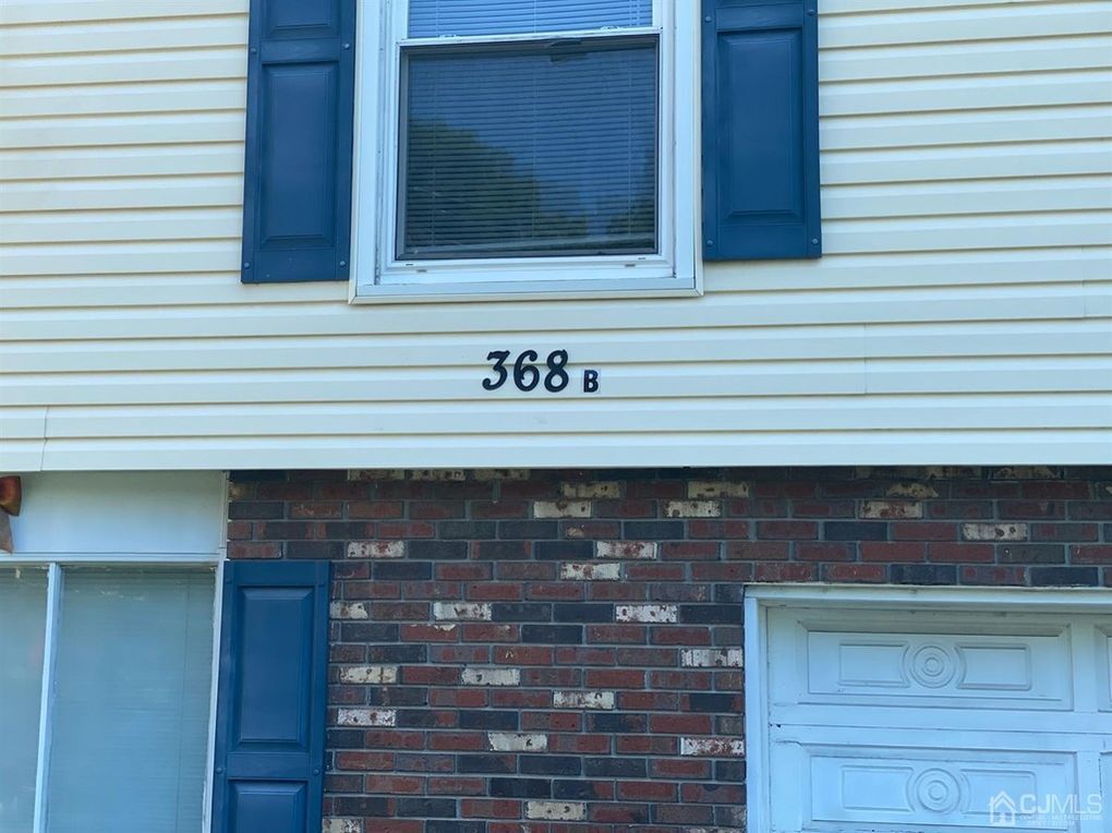 Building Photo - 368B Summerhill Rd