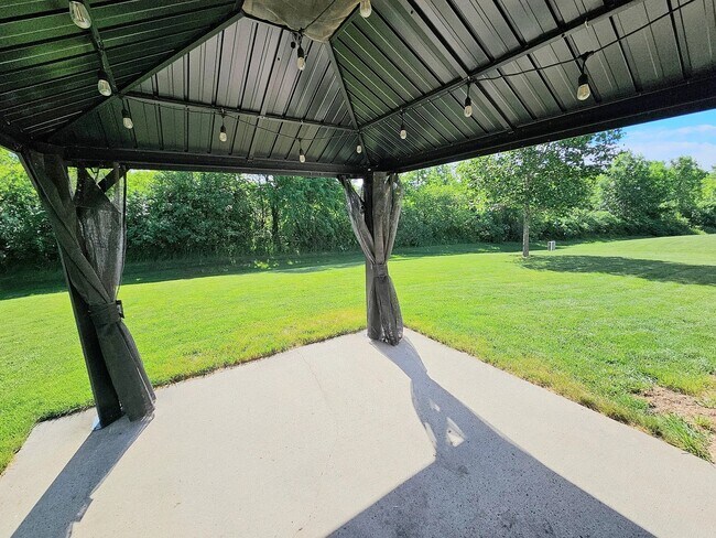 Building Photo - 8401 Backwater Dr