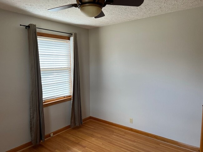 Building Photo - 2411 Chapman Dr