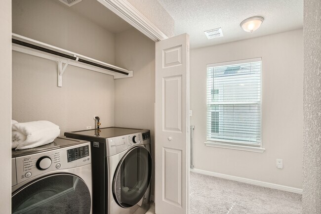 Building Photo - 9604 Dawn Pearl Dr