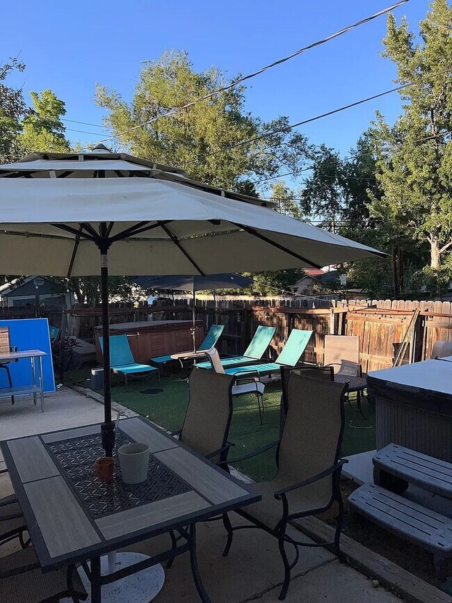 Building Photo - SHORT TERM RENTAL: Spacious 5+ Bedroom Home on the Hill! Available Now-July 24th 2026.