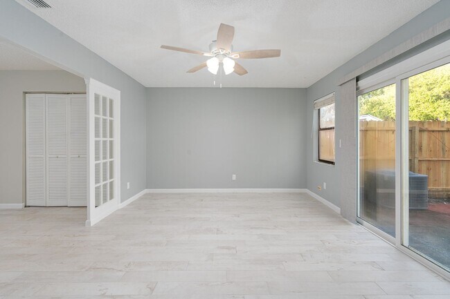 Building Photo - Townhome in the heart of Ormond Beach