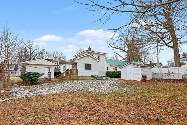 Building Photo - 126 Tower St