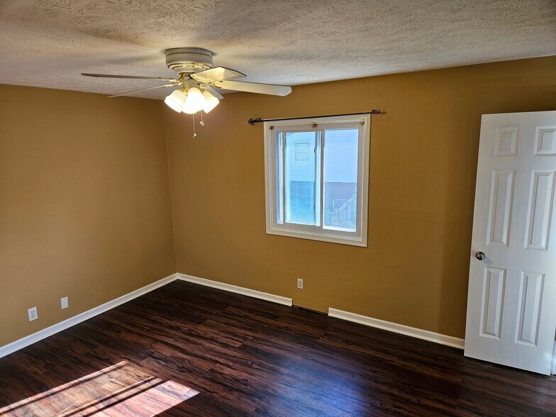 Building Photo - 11327 Camden Ave