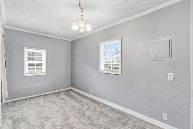 Building Photo - 3 Bed | 1 Bath | FULLY Remodeled | FULLY Fenced Yard | Springfield MO | PETS WELCOME!