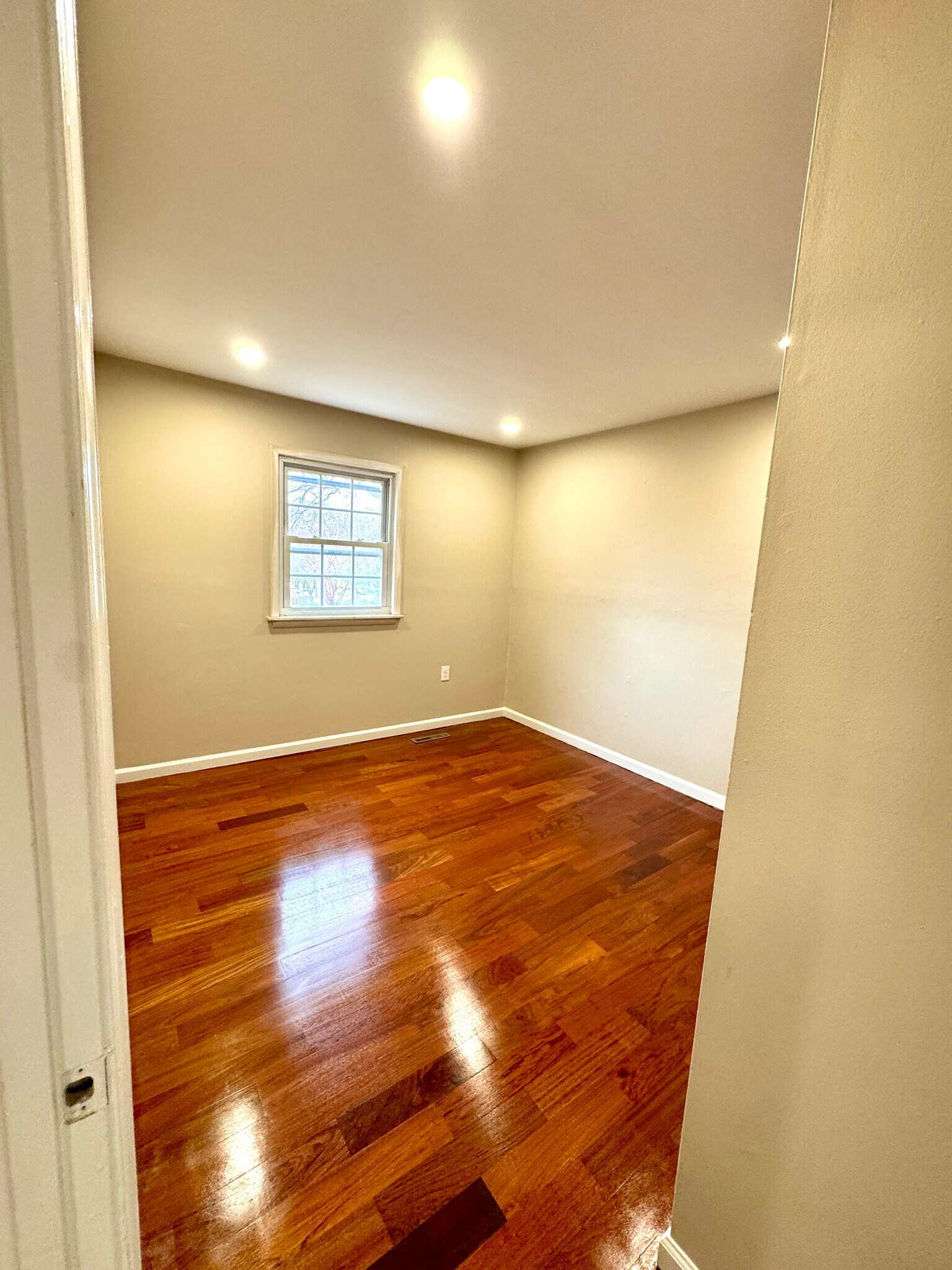 Building Photo - 540 Valleywood Rd