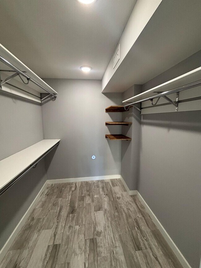 Building Photo - 1629 Riverview Rd