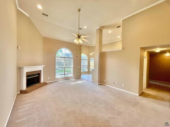 Building Photo - 103 Oros Point