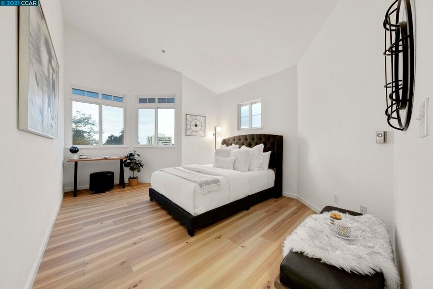 Master Bedroom - 2615 Telegraph Ave