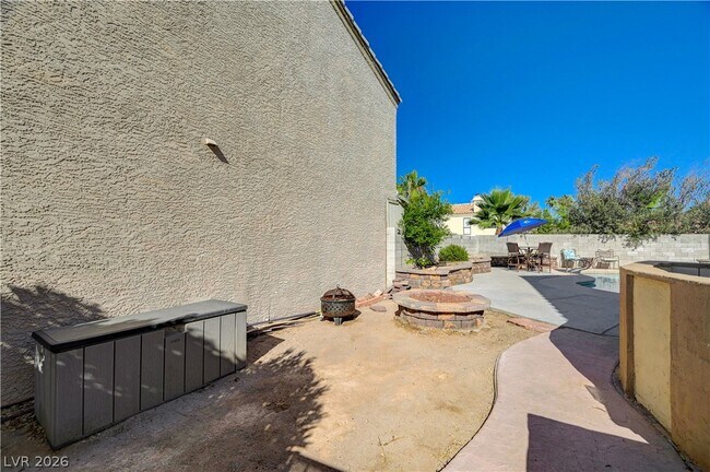 Building Photo - 2064 Waverly Cir