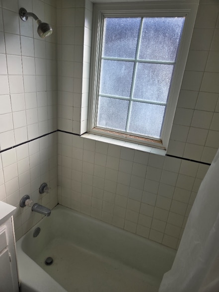 Building Photo - 922 N Coolidge Ave