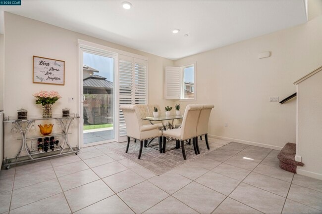 Building Photo - 546 Avanti Way