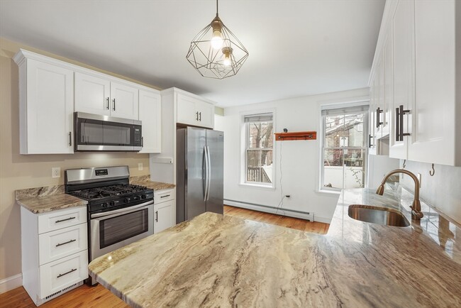 Primary Photo - 33 White St