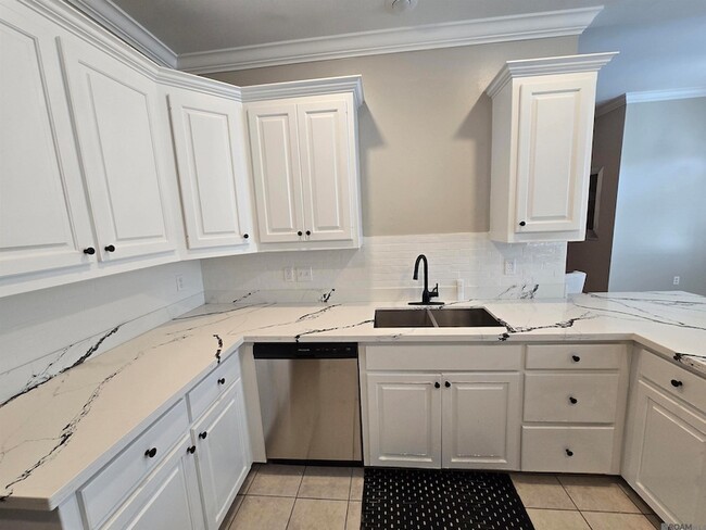 Building Photo - 9235 Worthington Lake Ave