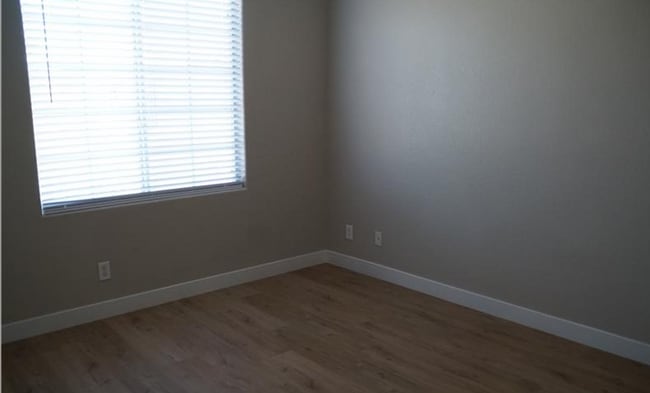 Building Photo - 5156 Silent Valley Ct