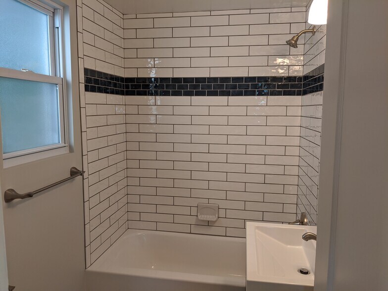 Building Photo - 1006 Flemington St
