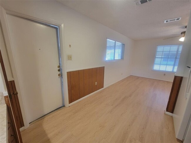 Building Photo - 5804 Nassau Dr