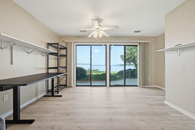 Building Photo - Waterfront Condo in Bluewater Bay!