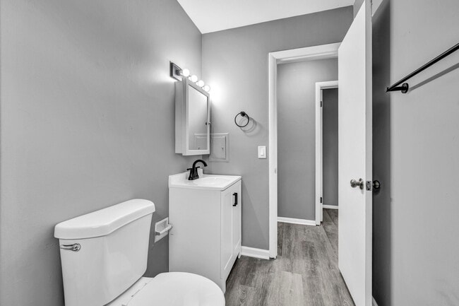 Building Photo - 231 Randel Ave