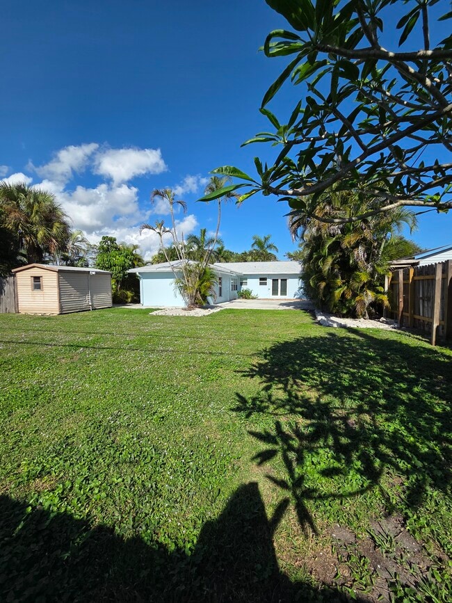 Building Photo - 1008 Macy St