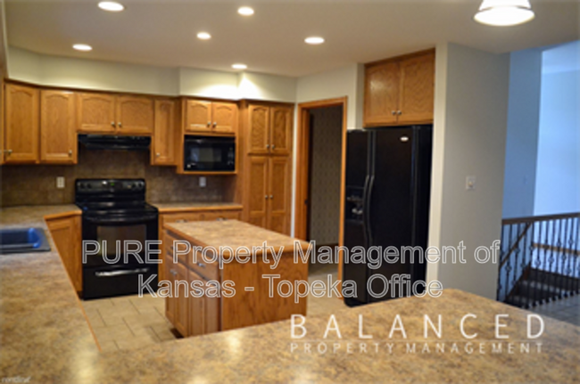 Building Photo - 2510 SW Chauncey Dr