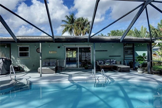 Building Photo - 905 SE Flamingo Ave