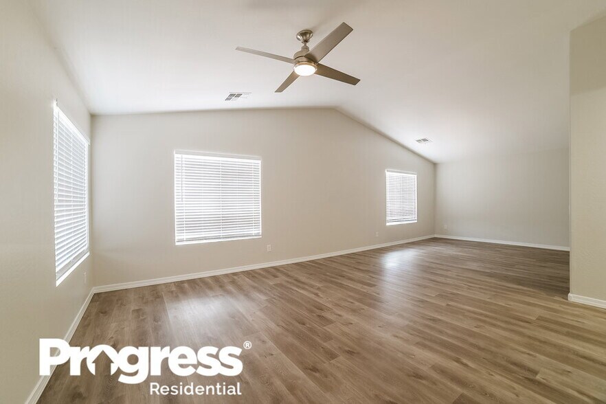 Building Photo - 6815 N 129th Dr