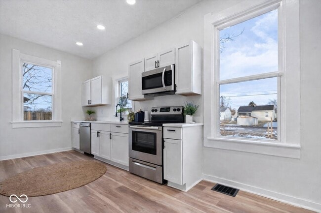 Building Photo - 1741 S State Ave