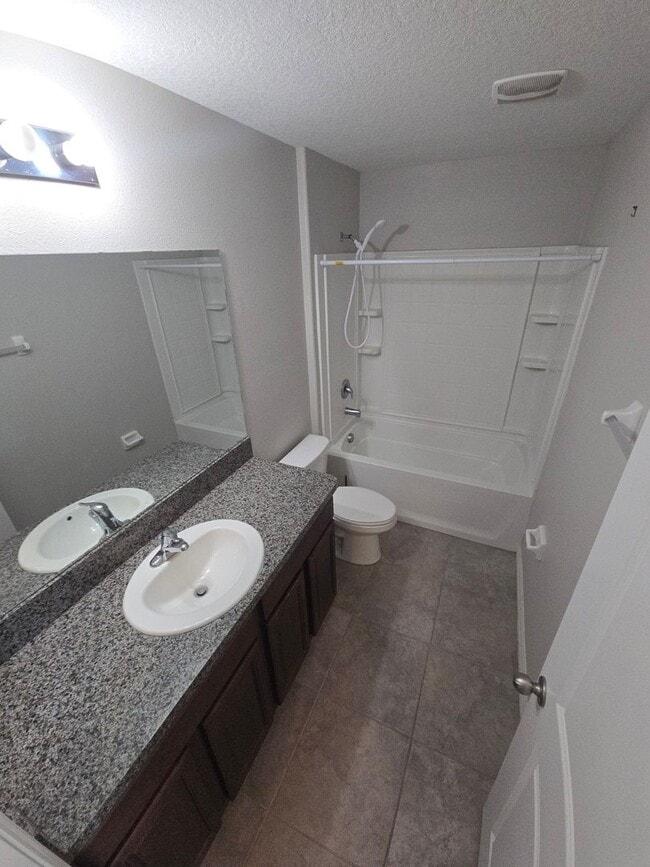 Building Photo - Gorgeous 4-Bedroom, 2.5-Bathroom Home in R...