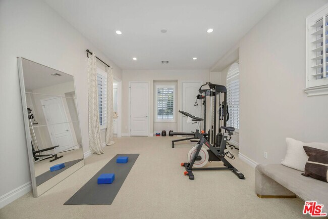 Building Photo - 25420 Prado De Azul