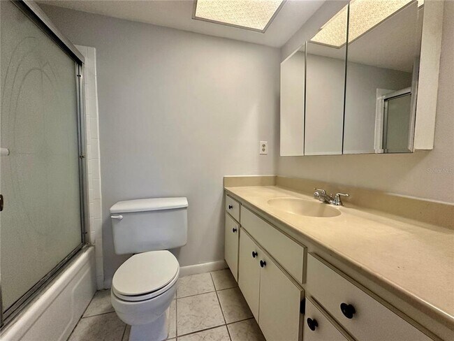 Building Photo - 606 Pavare Ct