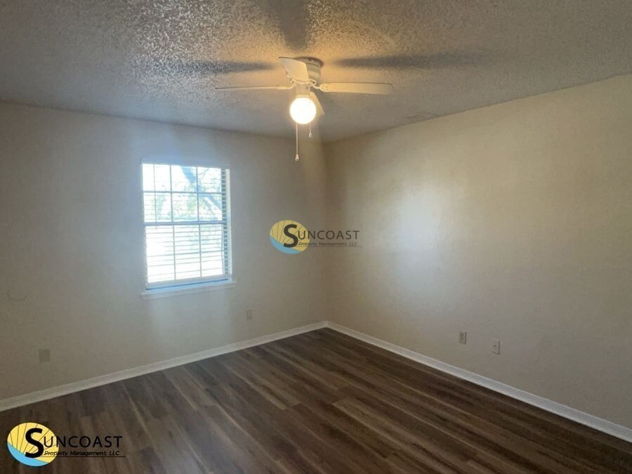 Building Photo - 8702 Bandera Cir S