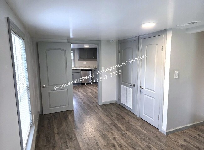 Building Photo - 1119 Riverside Dr