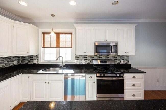 Building Photo - 4 Cyrus Way