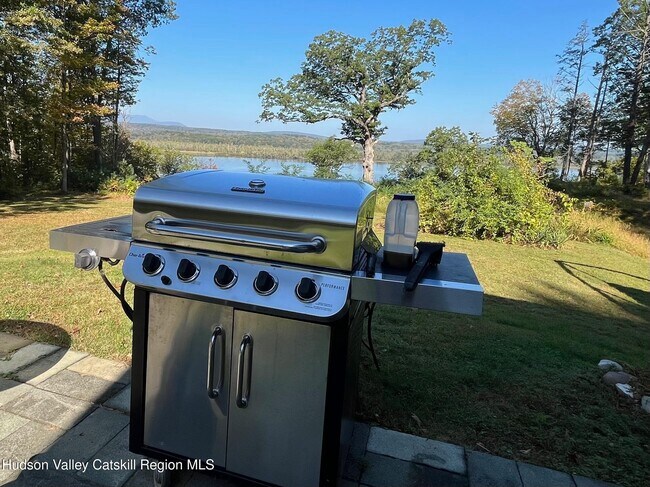 Building Photo - 5265 NY-9G